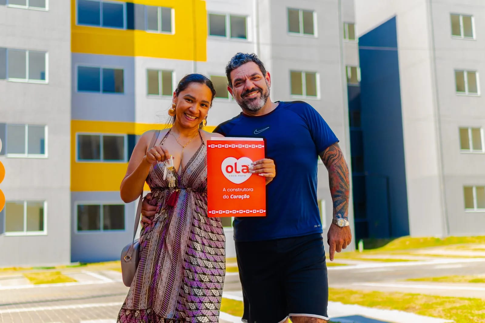 Cliente da Olá Casa Nova na entrega das chaves